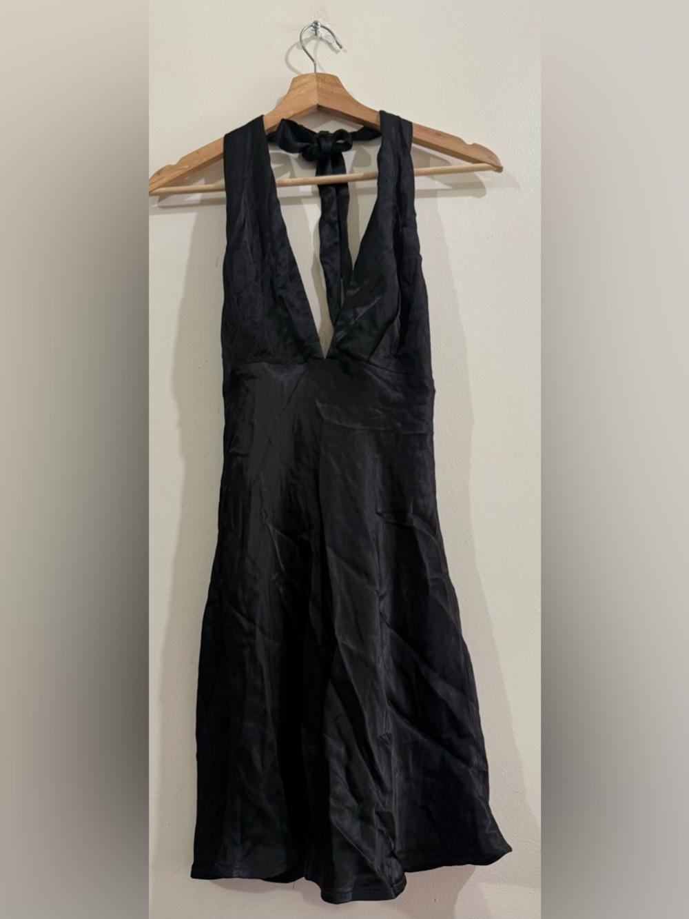 SNDYS Black Backless Halter V-Neck Cocktail Dress
